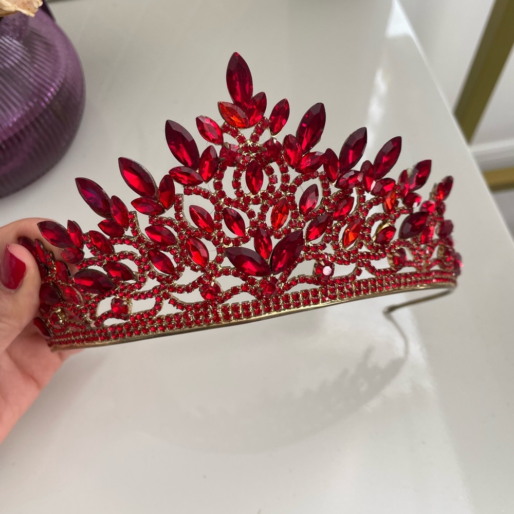 Crown - Picture 5 of 6